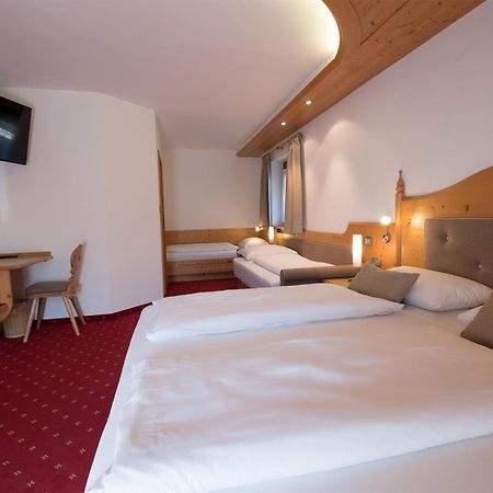 אורטיסיי Garni Alba Bed & Breakfast מראה חיצוני תמונה