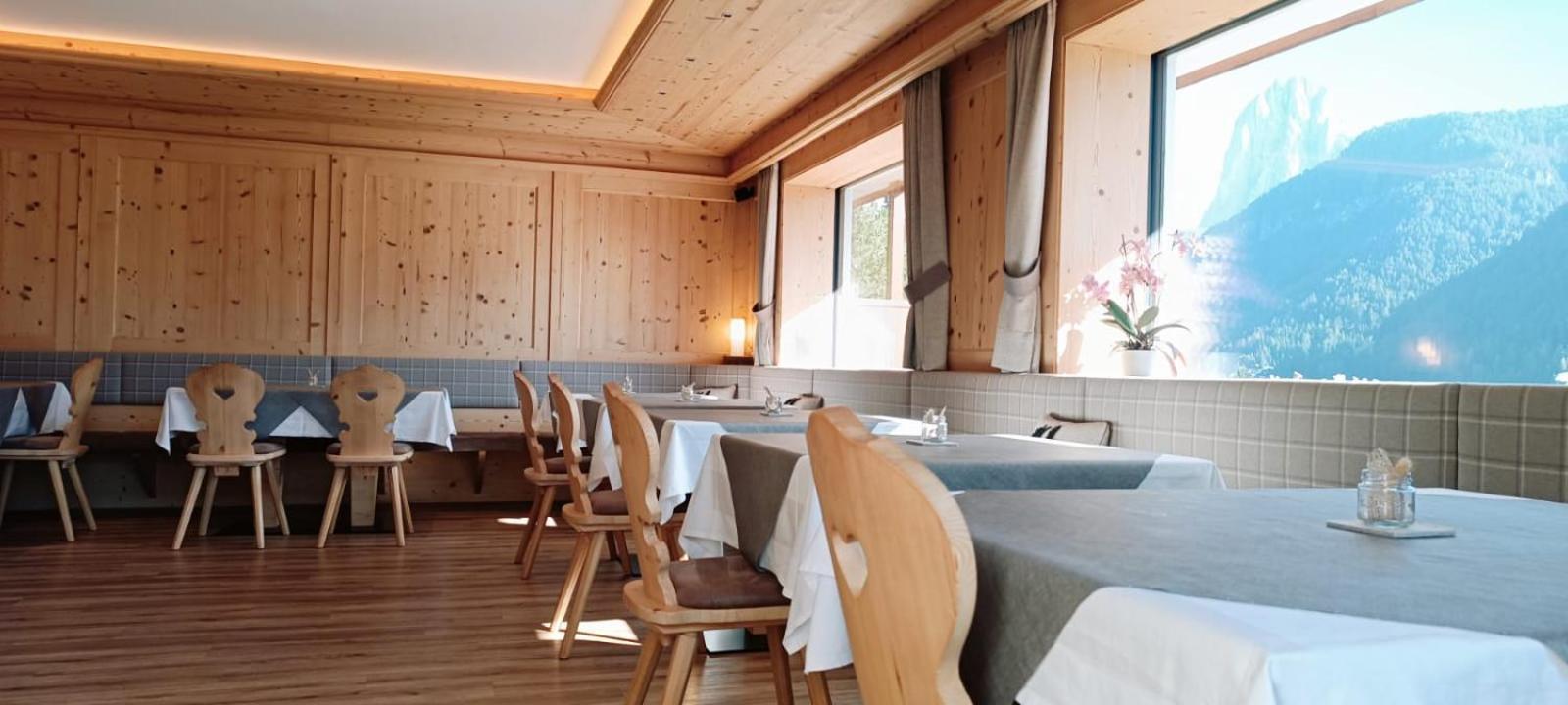 אורטיסיי Garni Alba Bed & Breakfast מראה חיצוני תמונה